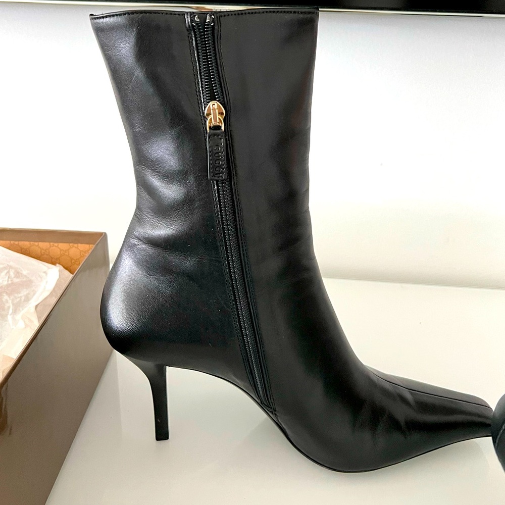 Authentic Gucci boots size 39 / US 9 black